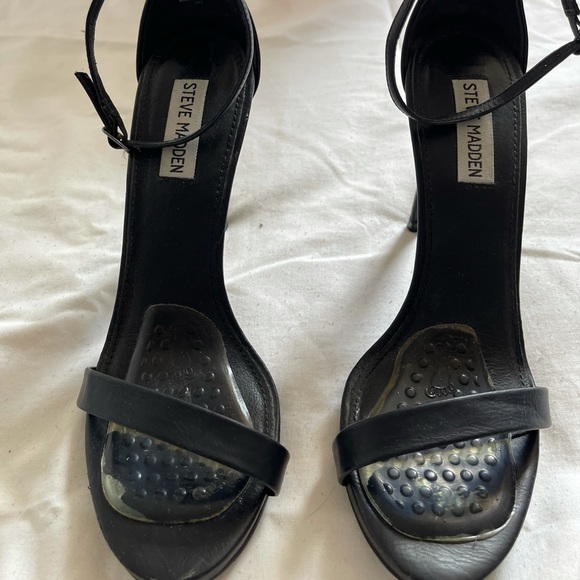 Steve Madden. Black thin strap heels. Size:9. - Picture 2 of 4
